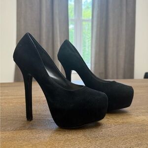 Steve Madden Black Heels Sleek Stiletto Design